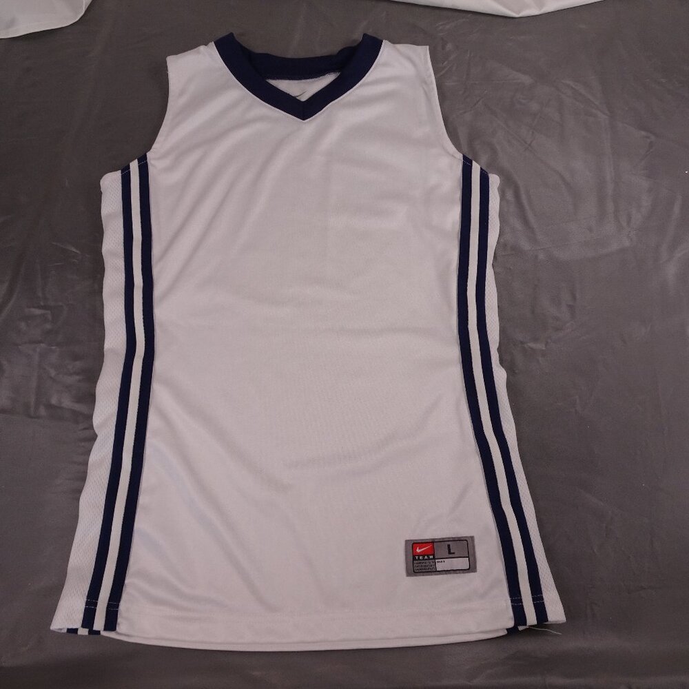 NIKE,‎ Youth baseline jersey basketball tank top. White/Blue. Youth Large